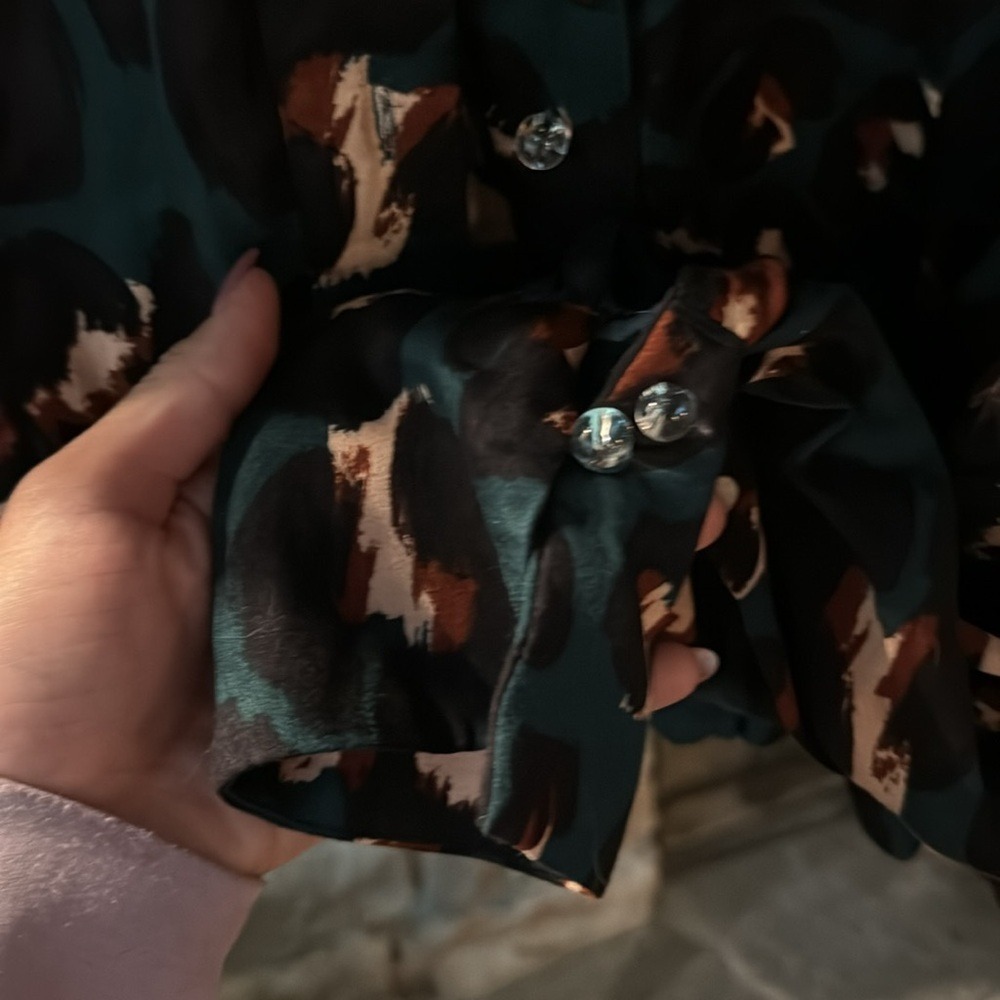 Karlie silky blouse, Large - Picture 4 of 11